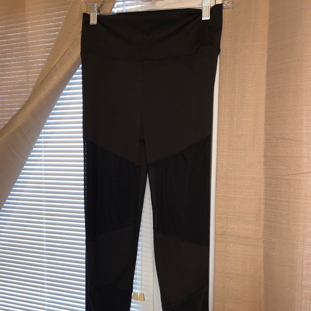 Spandex leggings with mesh cut-outs